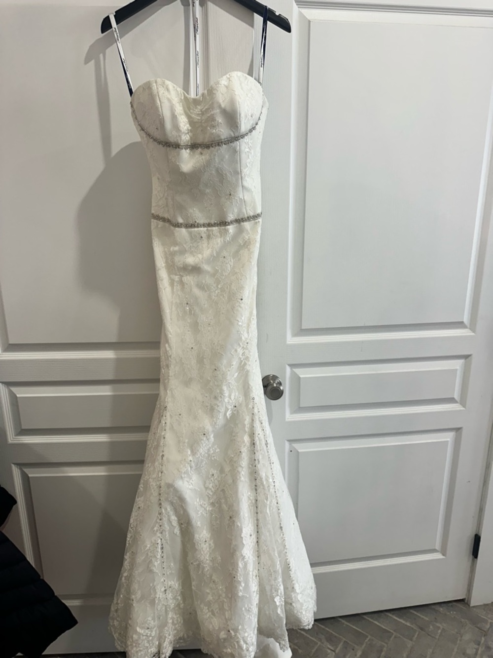 Elegant White Lace Mermaid Wedding Dress with Beaded Accents